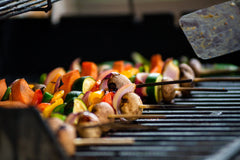 BBQ’en met groenten en kruiden uit eigen tuin